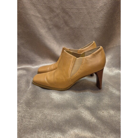 Apostrophe Leather Upper Camel Tan Bootie Size 9.5 Womens With 3" Heel - Picture 1 of 16